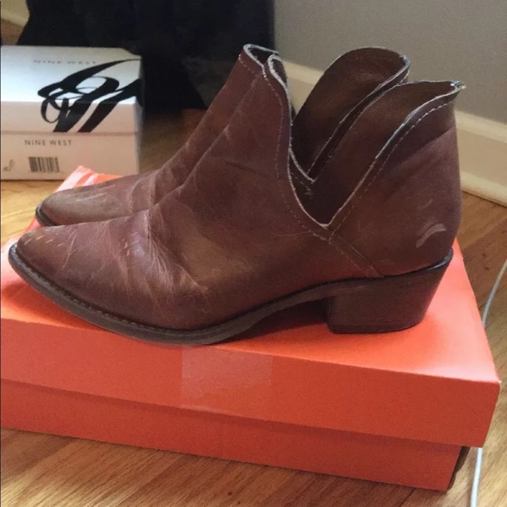 Steve Madden Austin ankle boots.